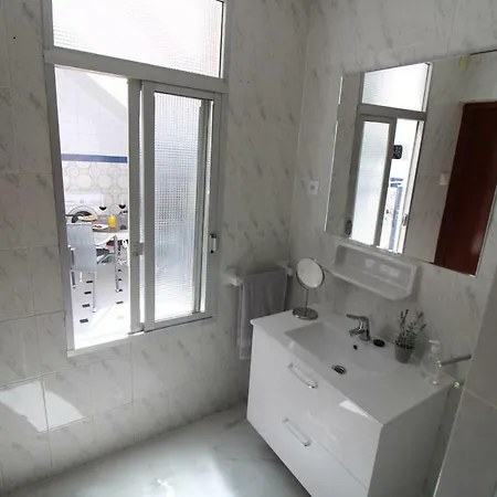 Апартаменты Big With Unique Patio Near Santa Barbara Castle Аликанте