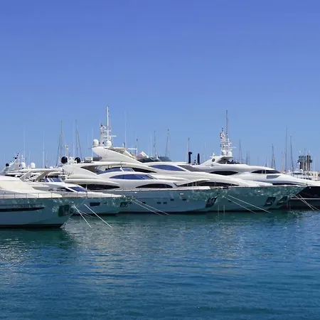 Big With Unique Patio Near Santa Barbara Castle Апартаменты *