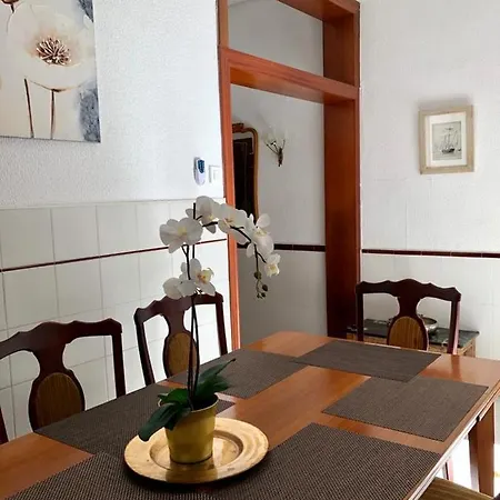 Big With Unique Patio Near Santa Barbara Castle Апартаменты *