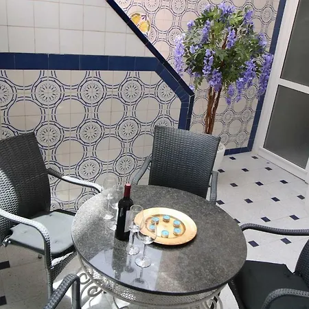 Big With Unique Patio Near Santa Barbara Castle Apartment