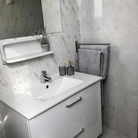 Apartment Big With Unique Patio Near Santa Barbara Castle *